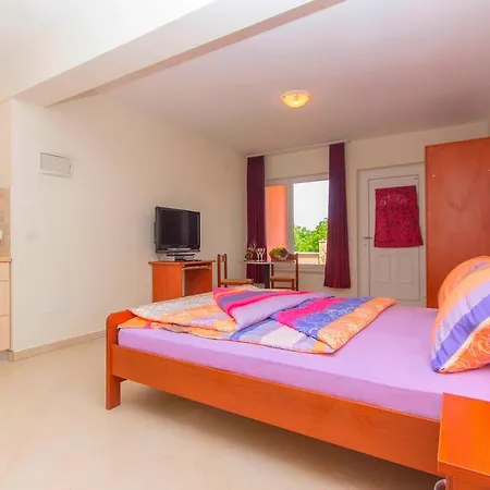 Apartament 4 Palme Funtana